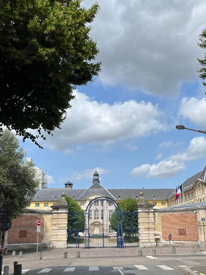 Le Flaubert, Appartement Et Parking En Centre Ville Rouen Exterior foto